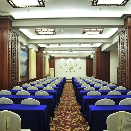 Urumqi Jingu Hotel Екстер'єр фото